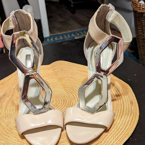 BCBGeneration Cayce 7.5 M Beige Patent Open Toe Sandals Ankle Cuff Stiletto New - Picture 6 of 16